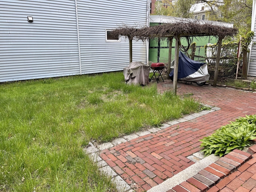 228 Hurley St, East Cambridge