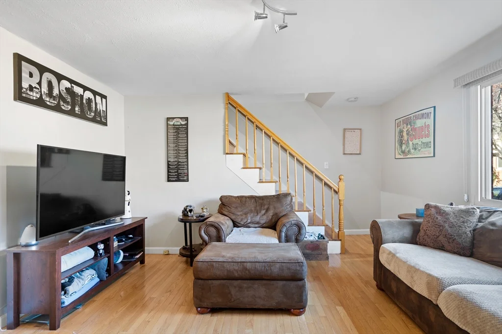 41 Bishop Dr, Framingham