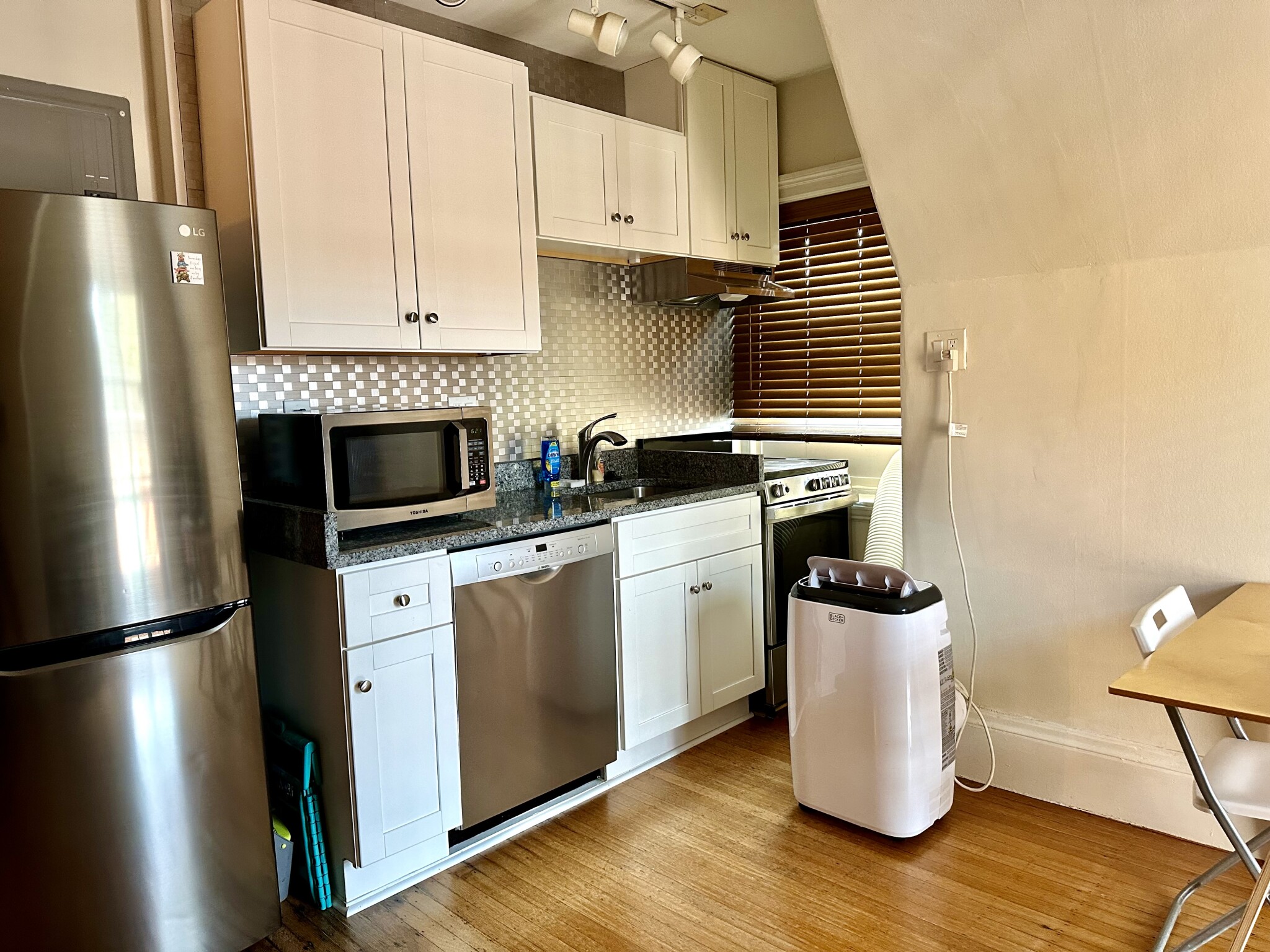 1748 Beacon St, Washington Square