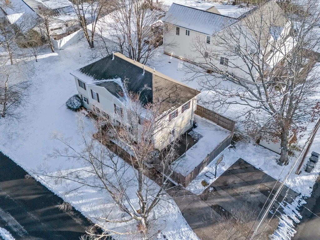 28 Crestview Dr, Westborough