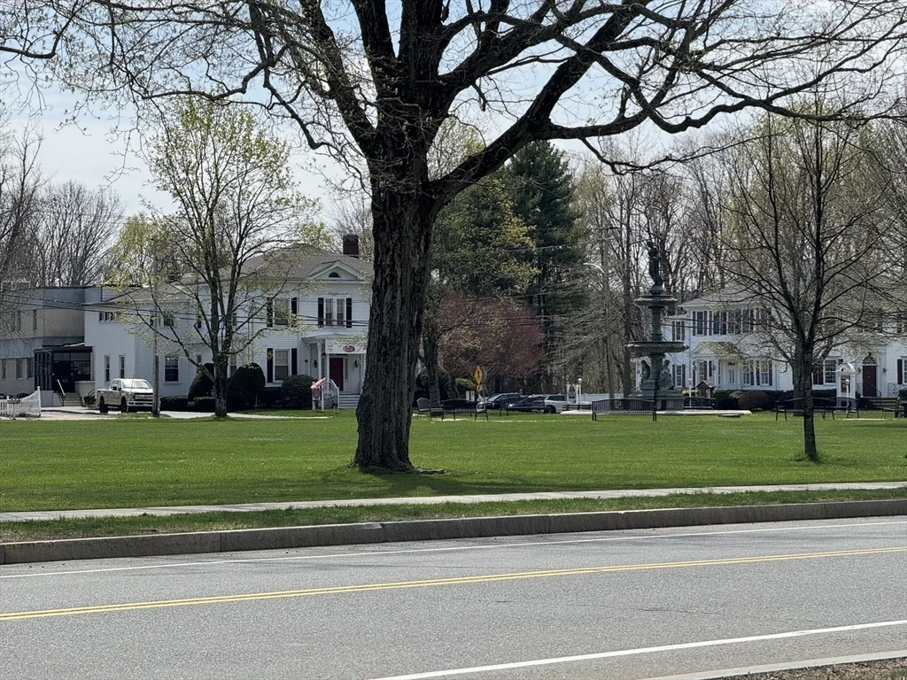 46 North Main St, West Brookfield