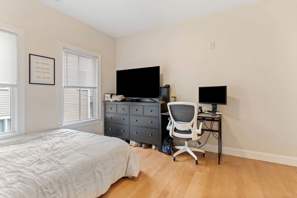 9 Sheridan, Neighborhood Nine