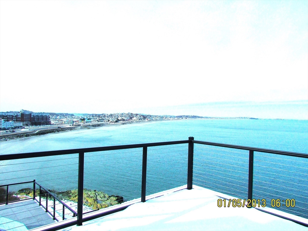 54 Oceanside Dr, Hull