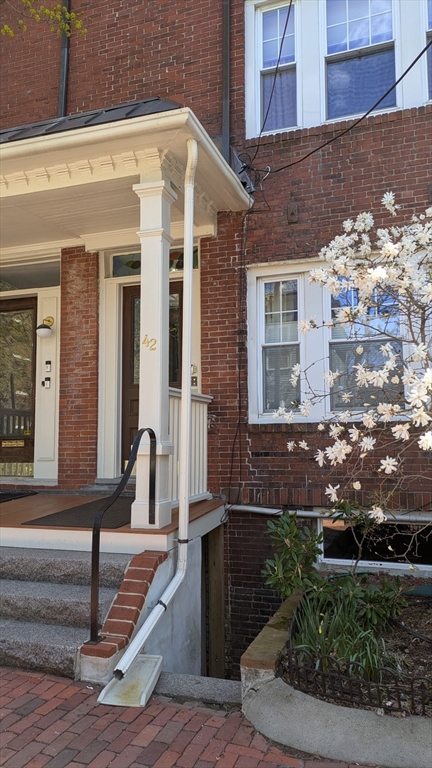 42 Bigelow Stree, Mid-Cambridge