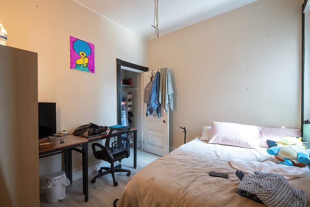 5 Linden St, Allston