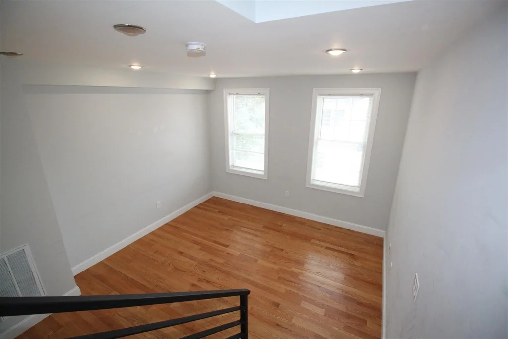 108 Main St, Everett