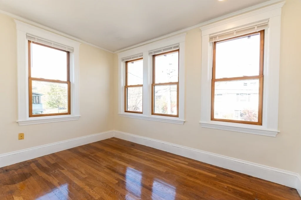 81 Cushing Ave, Belmont