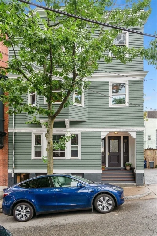 30 Oak St, Charlestown