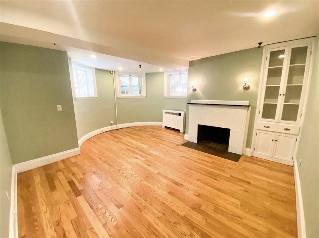 239 Commonwealth, Back Bay