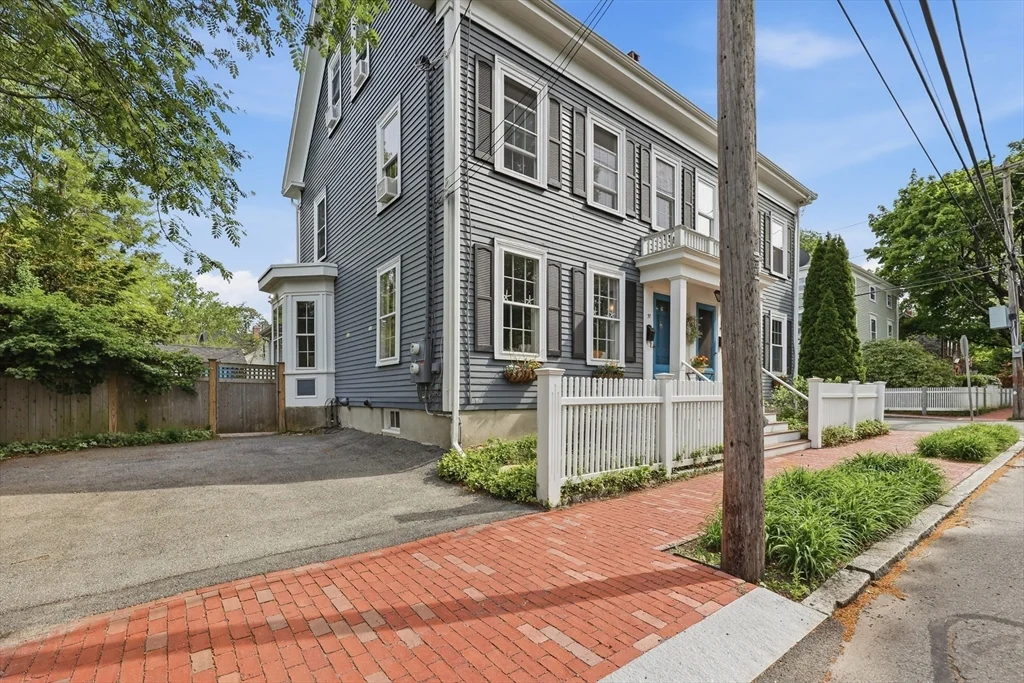37 Marlboro St, Newburyport