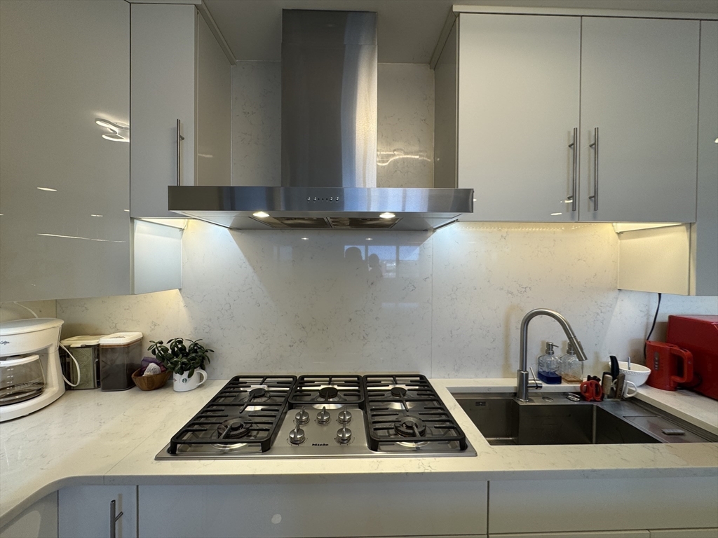 8 Whittier Pl, West End