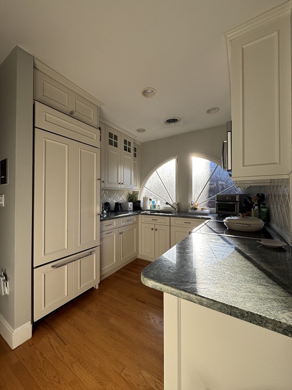 12 Hereford St, Back Bay