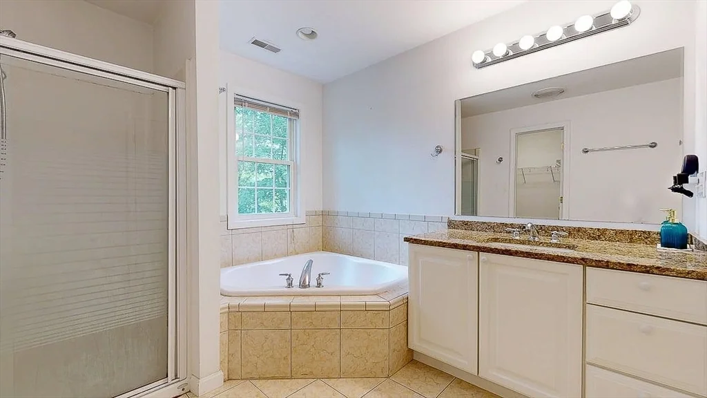 142 Olean St, Tatnuck