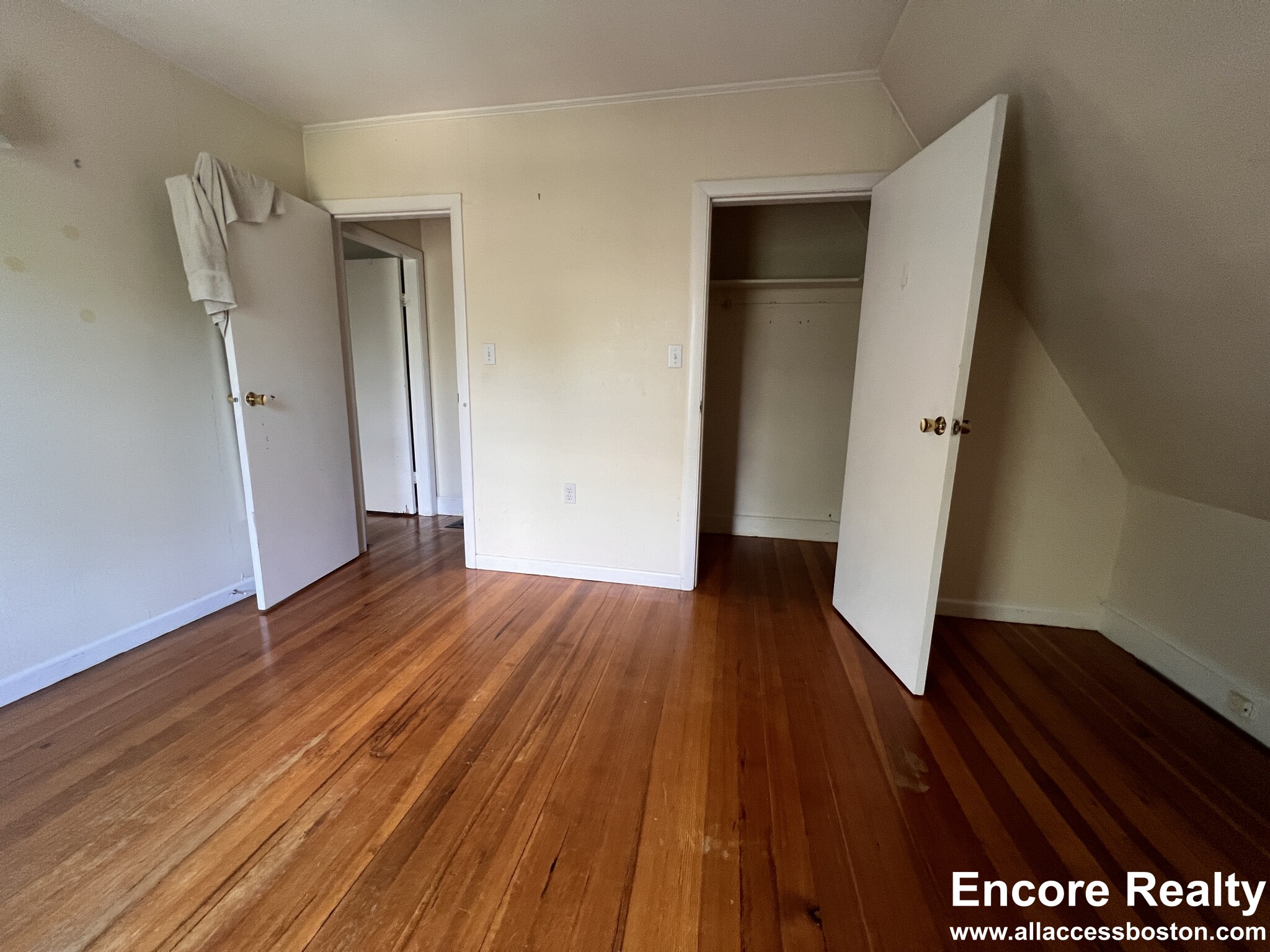 9 Kenwood St, North Brookline