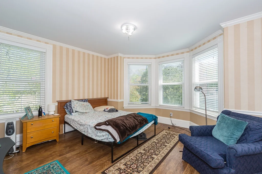 26 Pine St, Natick