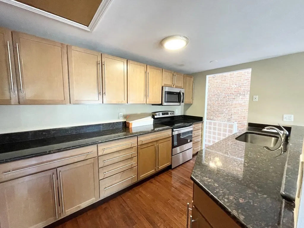 670 Massachussetts, South End