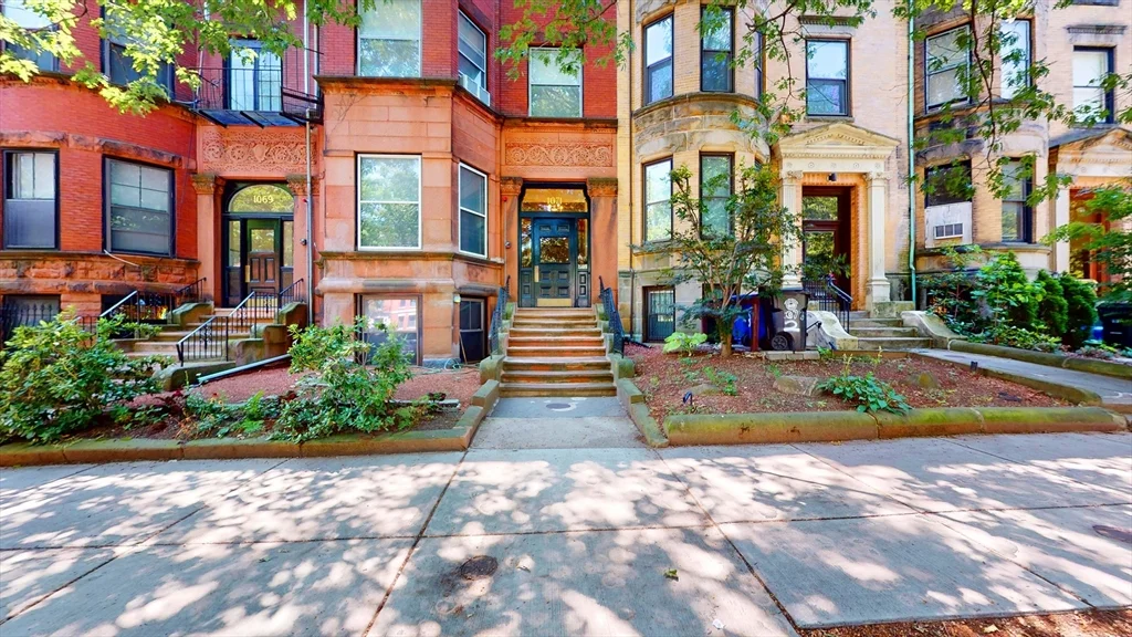 1071 Beacon St, Coolidge Corner