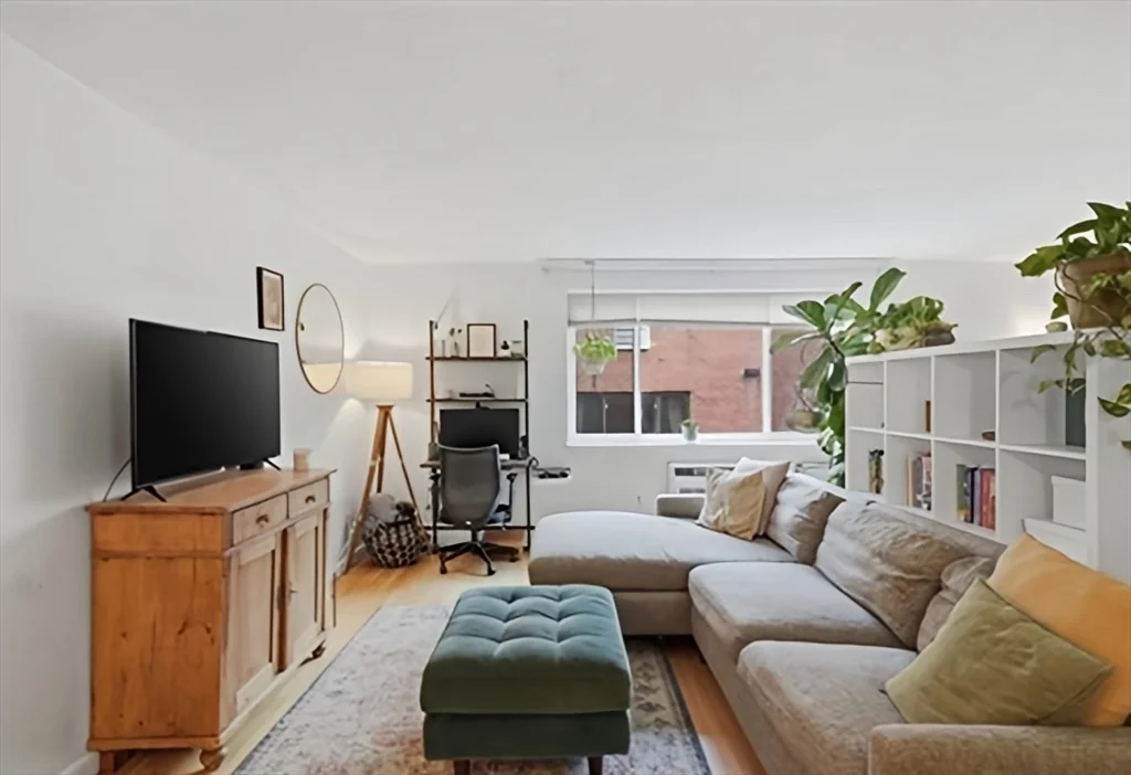 205 Kent St, Longwood