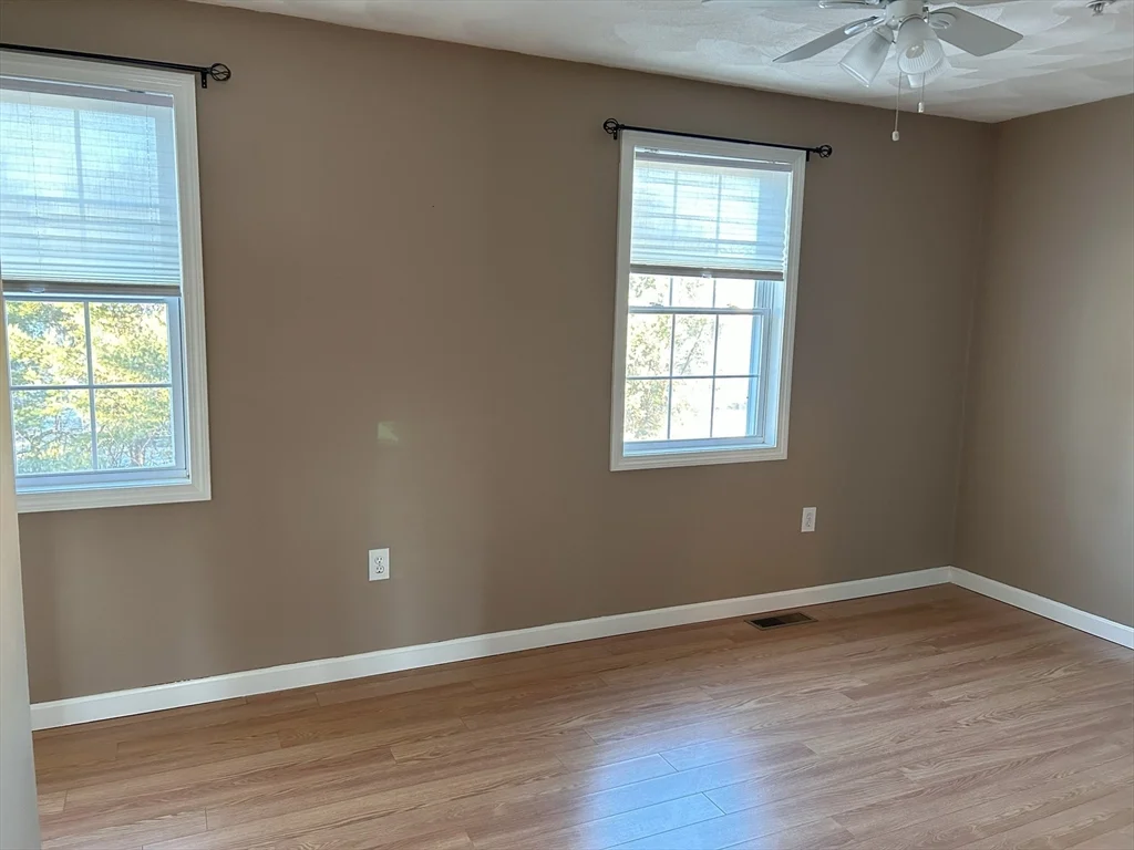 933 Varnum Ave, Lowell