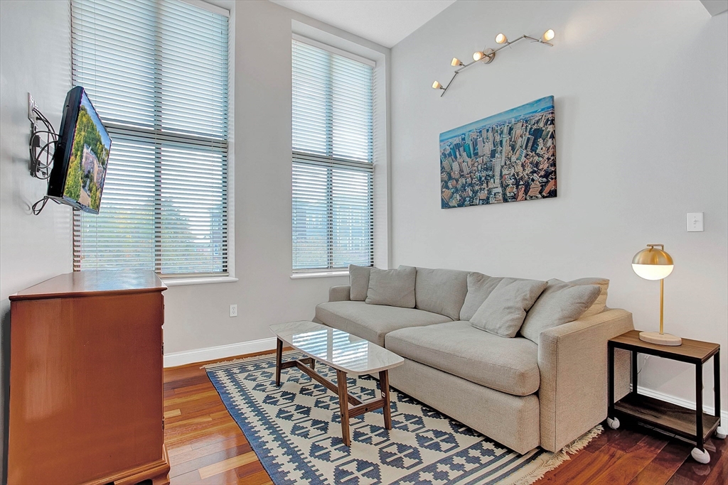 841 Parker St, Mission Hill