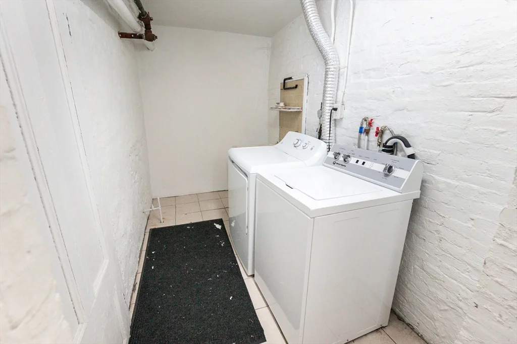 209 W Newton, Back Bay