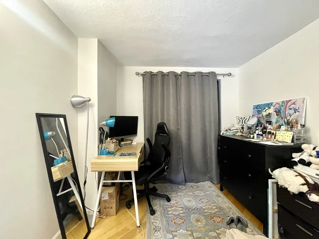 1643 Cambridge St, Mid-Cambridge