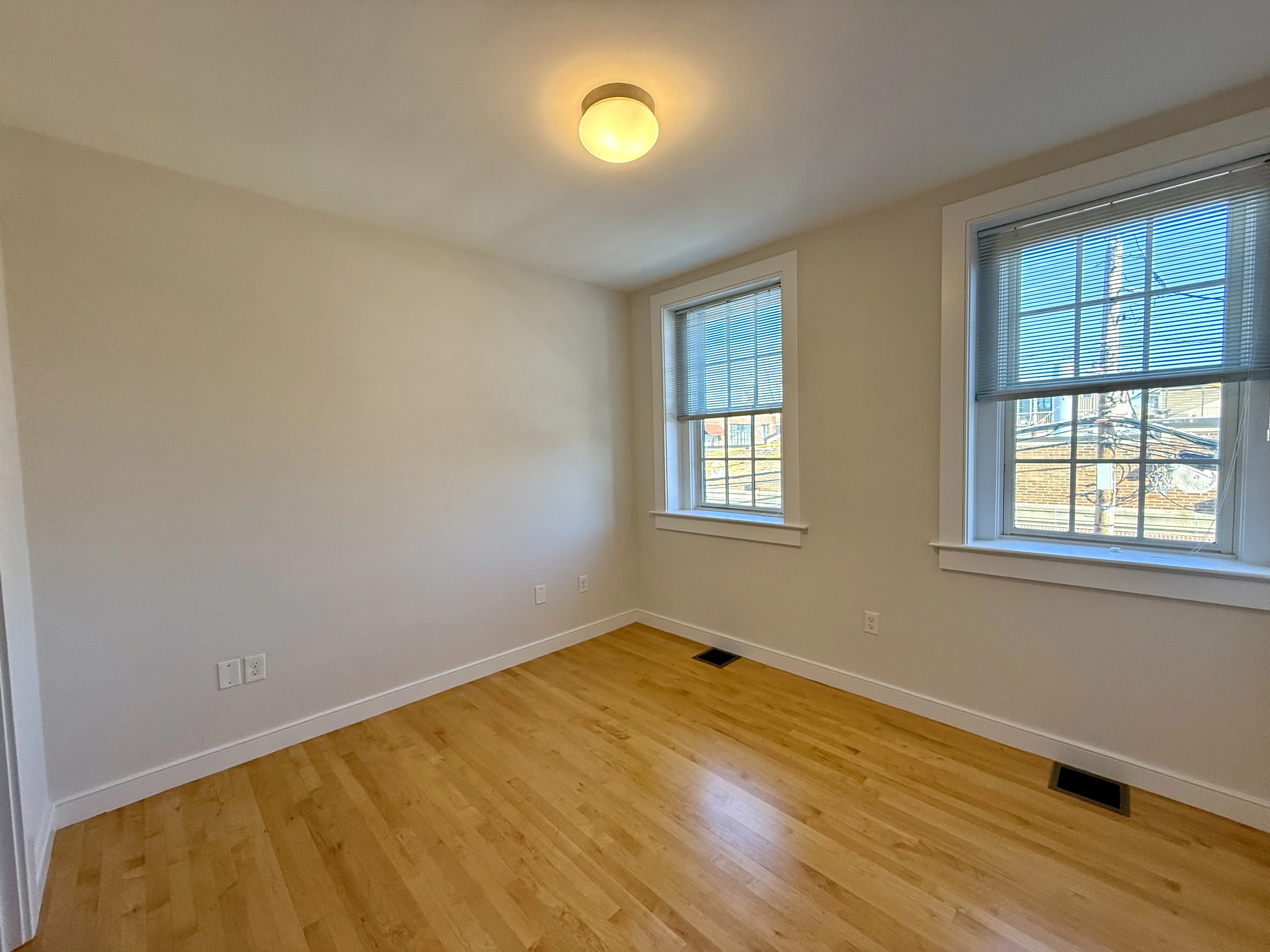 72 Hamilton St, Cambridgeport