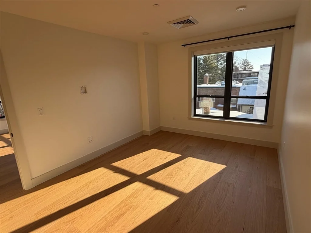 1025 Massachusetts Ave, Arlington Heights