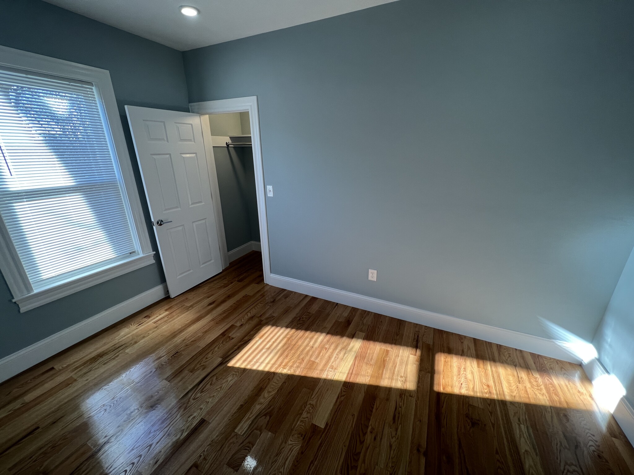 372 Oxford St, Ward Two