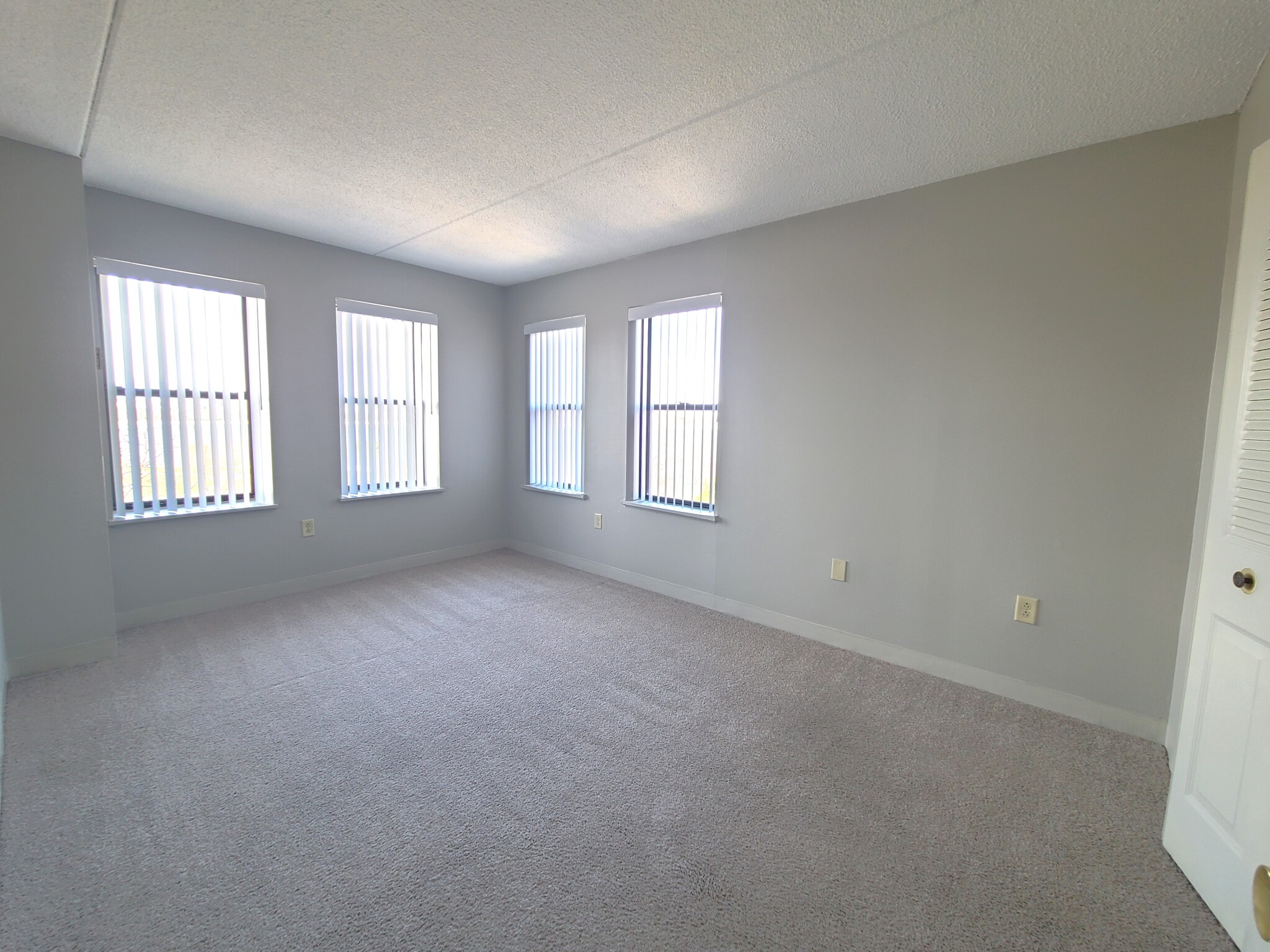 65 North Point Dr, Dorchester