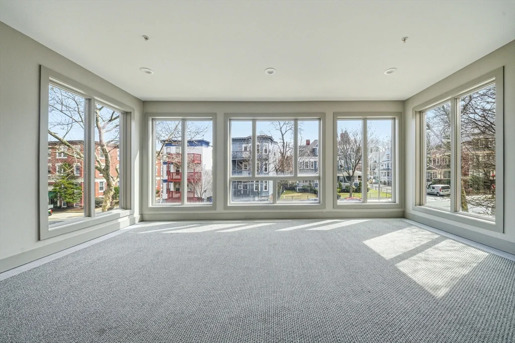 533 Cambridge St, Allston