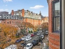 226 Newbury St, Back Bay