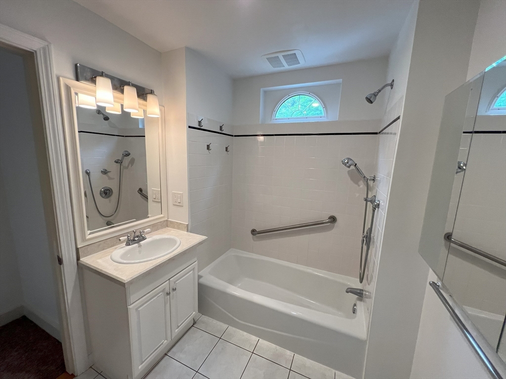 17 Maple St, Auburndale