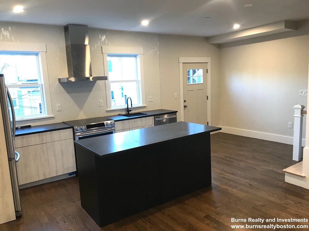 2 Gifford Pl, South Boston