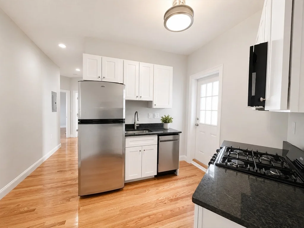 64 Charlesgate E, Fenway