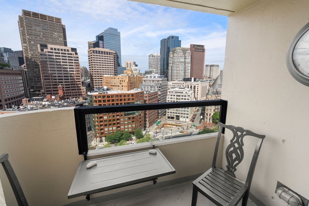 65 E India Row, Waterfront