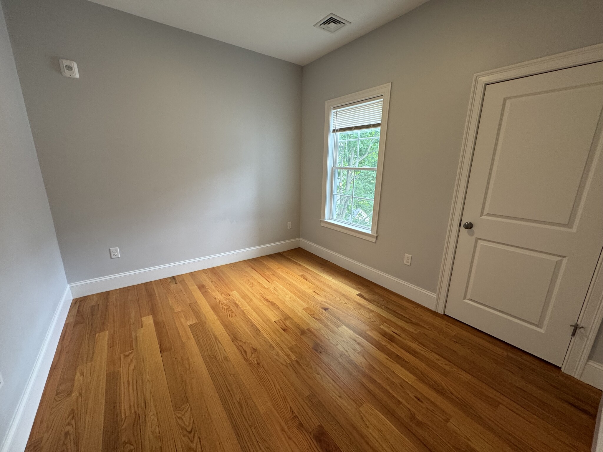 8 Islington St, Allston