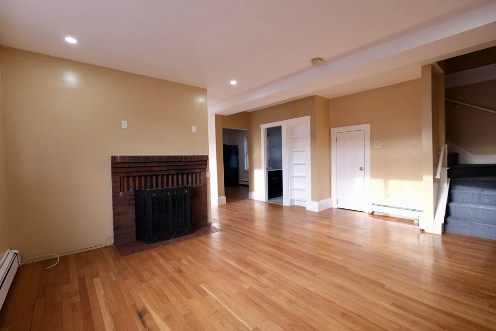 26 Cleveland St, Dedham