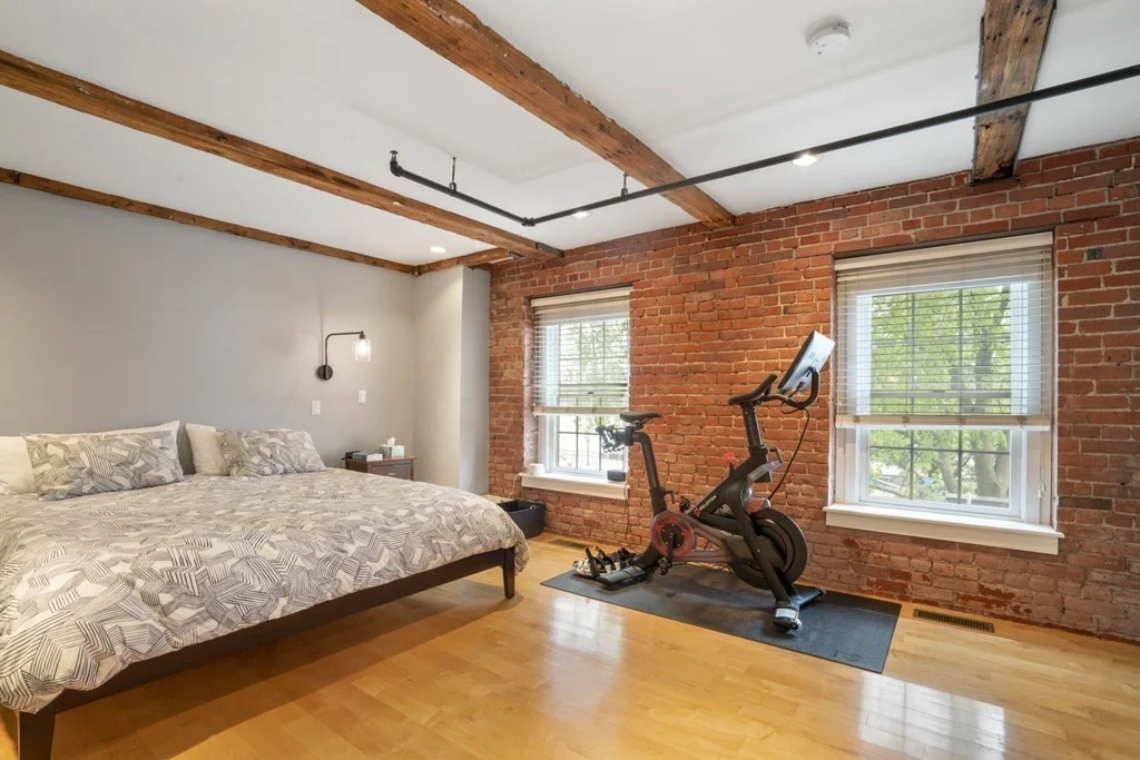 8 Newcomb, Roxbury