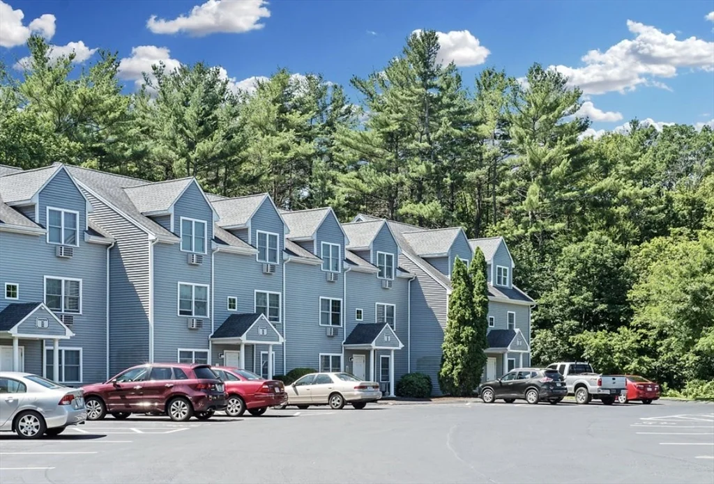 65 Frank's Ln, Hanover