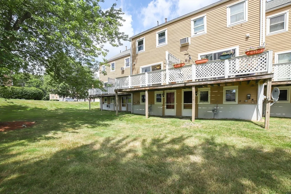 64 Camelot Dr, Tatnuck