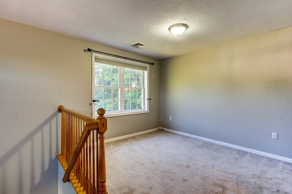 28 Ptarmigan Dr, Shrewsbury