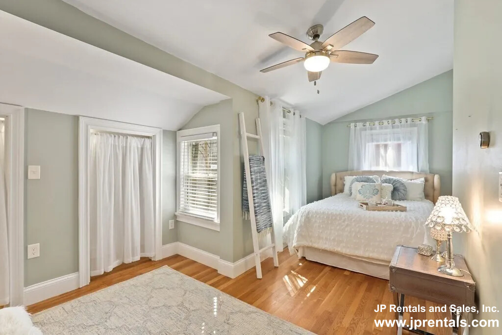 19 Norfolk St, Roxbury