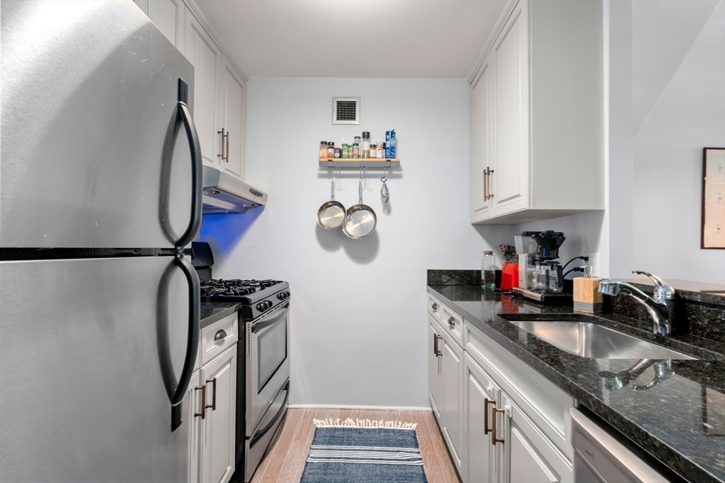 42 8th St, Charlestown