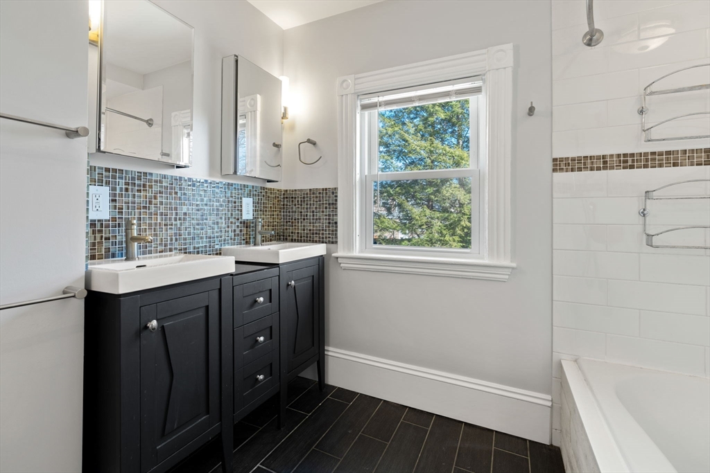 3 Clifford Ave, Beverly