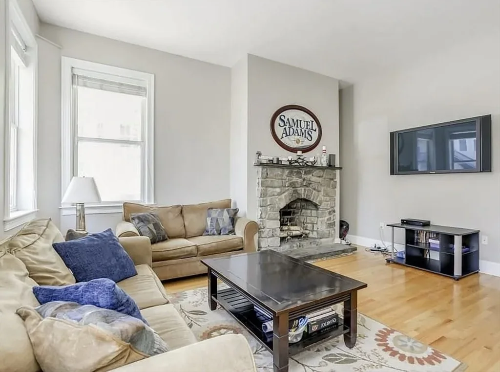 25-27 Dorchester St, South Boston