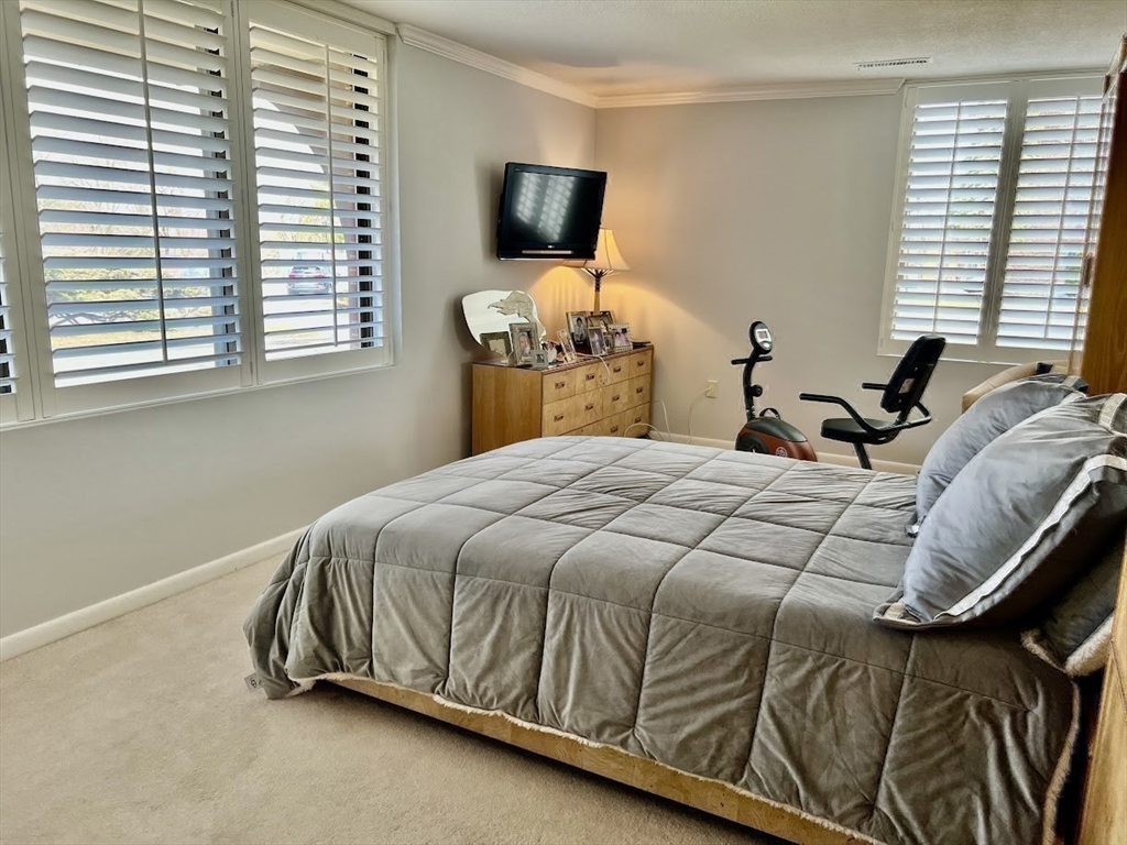 1006 Paradise Rd, Swampscott