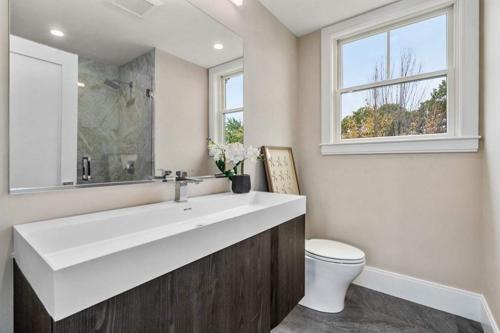 96 Verndale St, North Brookline