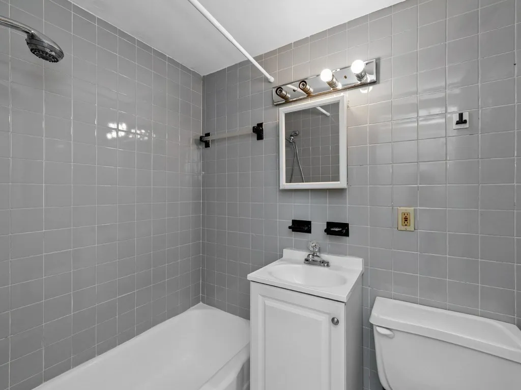 4 Commonwealth Ct, Brighton