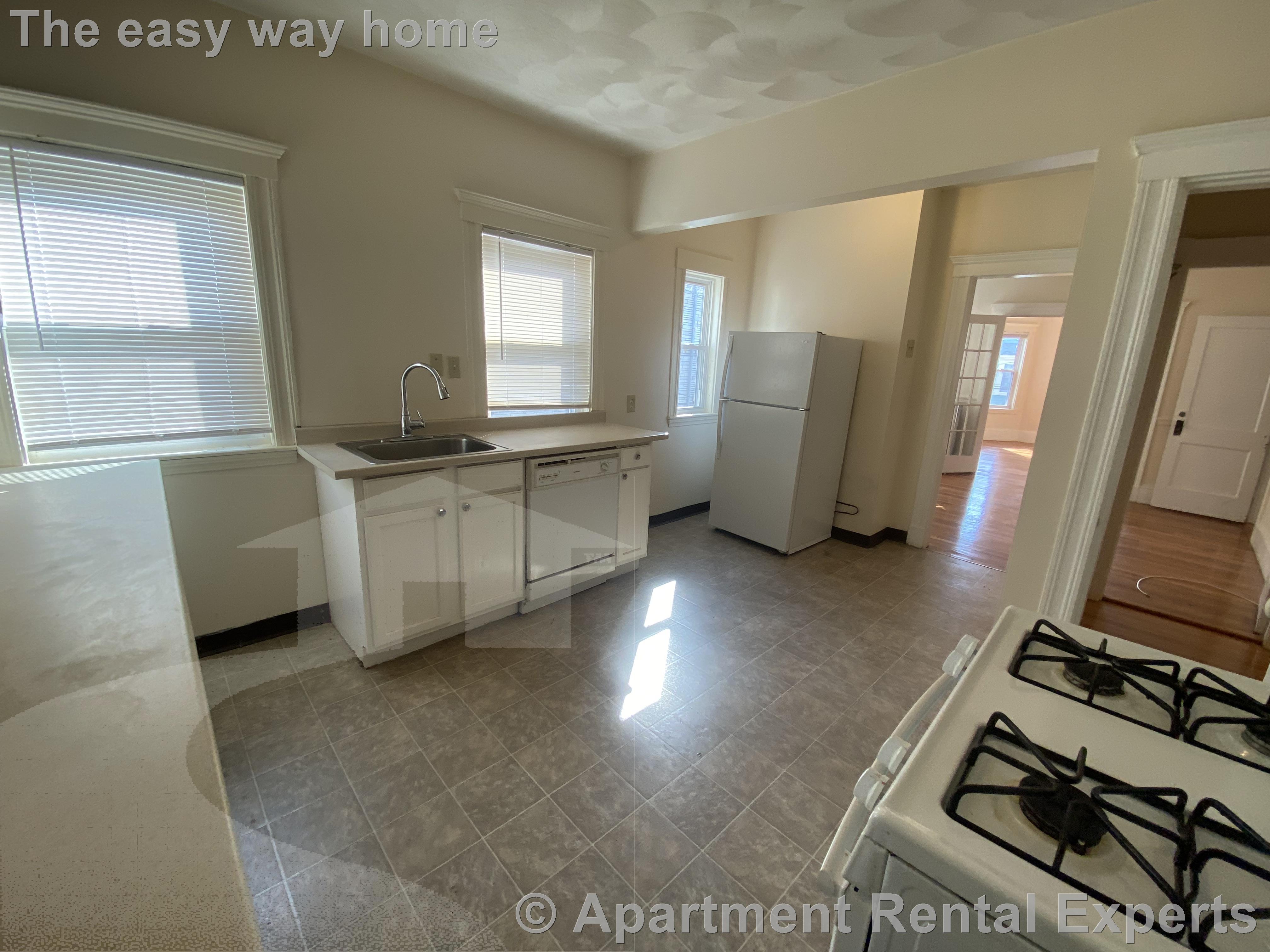 10 Pinkham Rd, Tufts